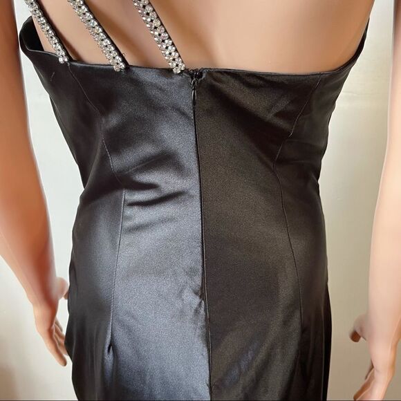Cinderella Design Studded One Shoulder Black Long Gown MEDIUM - Picture 9 of 16